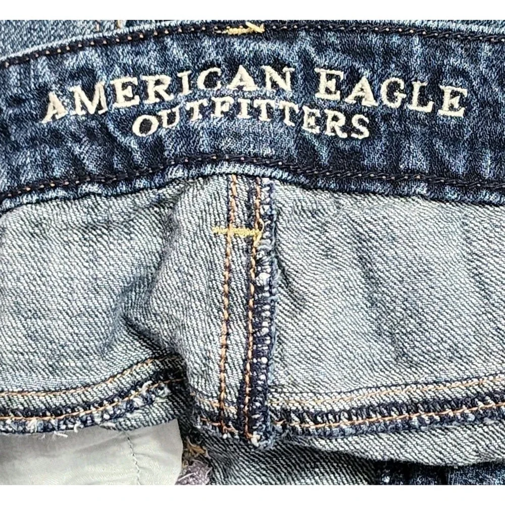 American Eagle Embroidered Floral Distressed Low‎ Rise Denim Shorts Size 6 - Picture 4 of 5